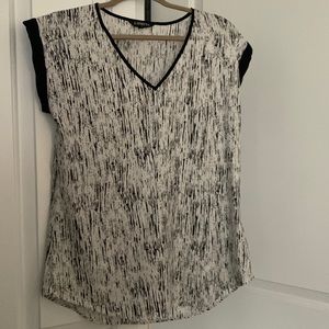 Black and white Express top